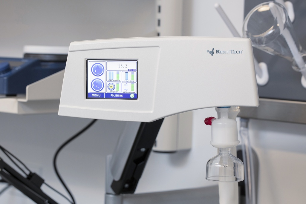 CLiR 5200 Ultrapure Lab Water System Remote Dispense Configuration with UV Oxidation (220v)